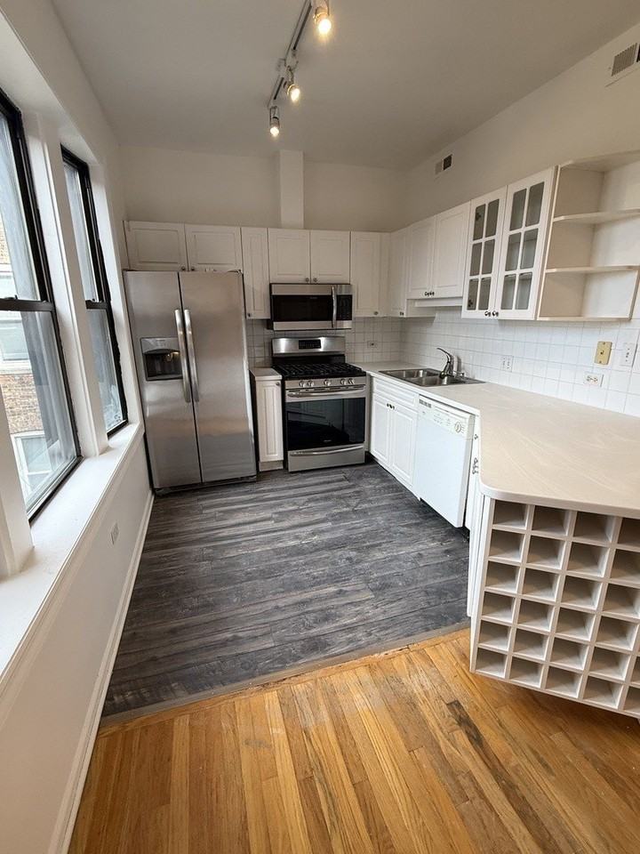 5726 S King Dr Apt 3a #3A - Photo 2 of 14