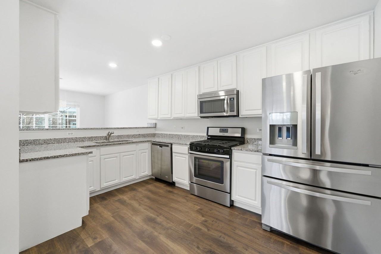 2330 Twilight Dr - Photo 2 of 15