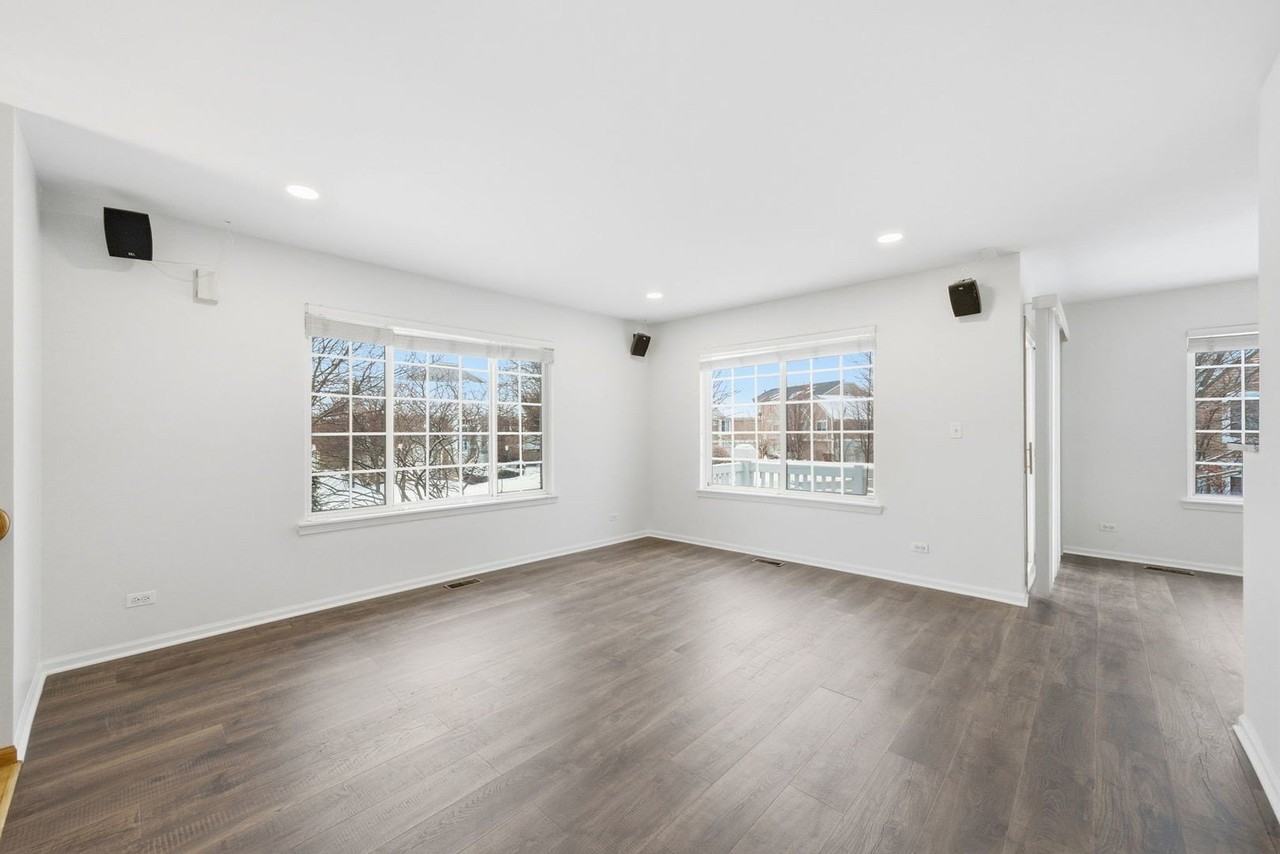 2330 Twilight Dr - Photo 3 of 15