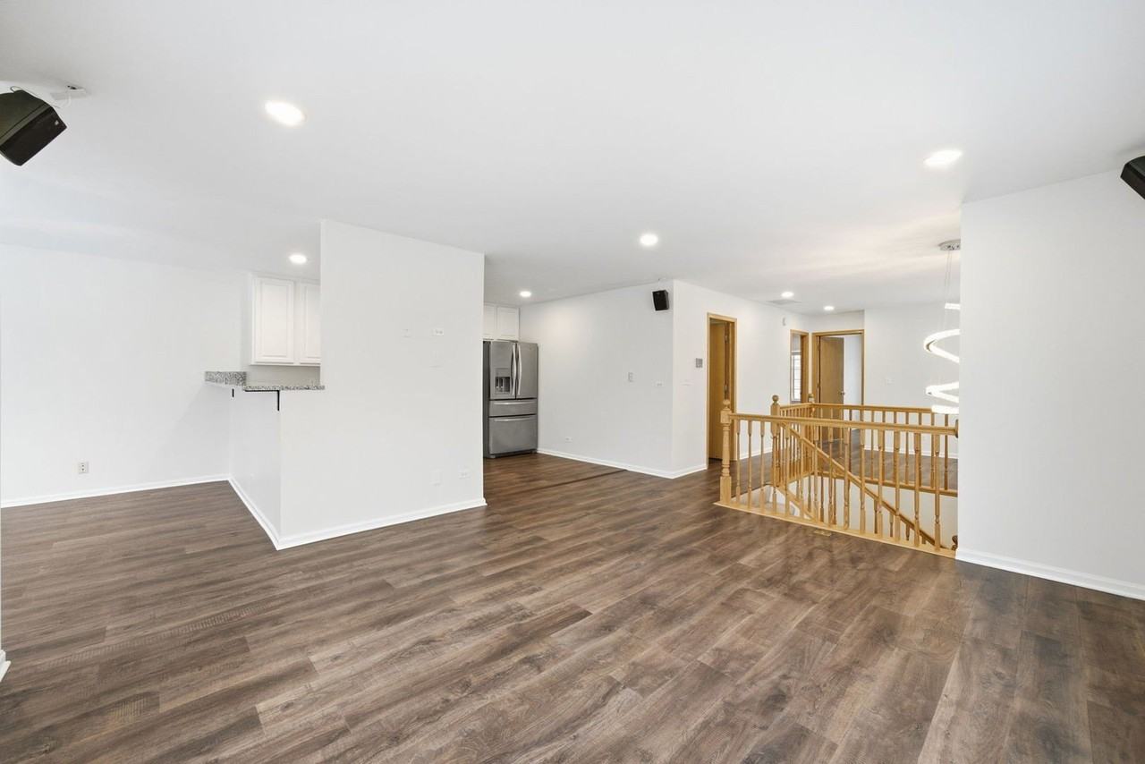 2330 Twilight Dr - Photo 4 of 15