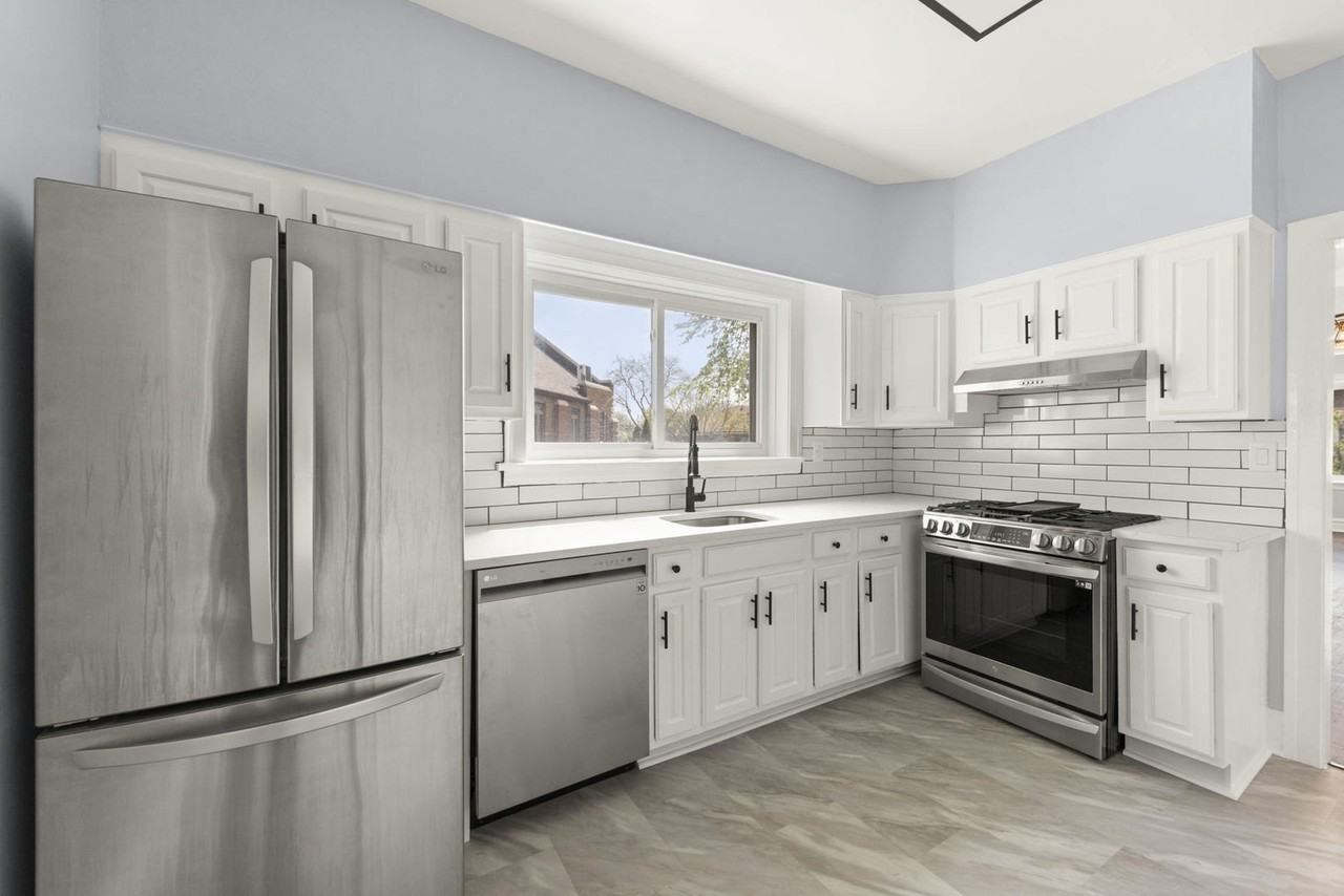 9118 Lincoln Ave Apt 1 #1 - Photo 3 of 7