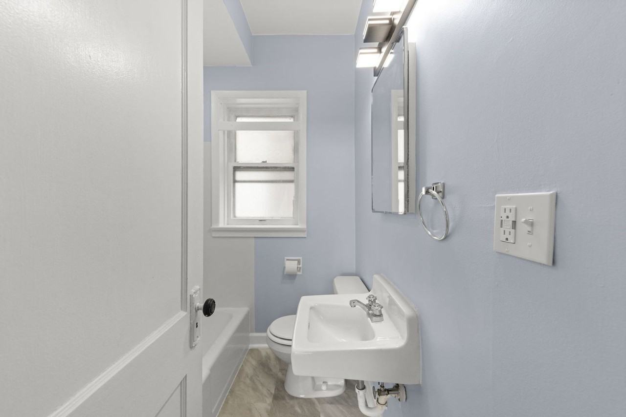 9118 Lincoln Ave Apt 1 #1 - Photo 4 of 7