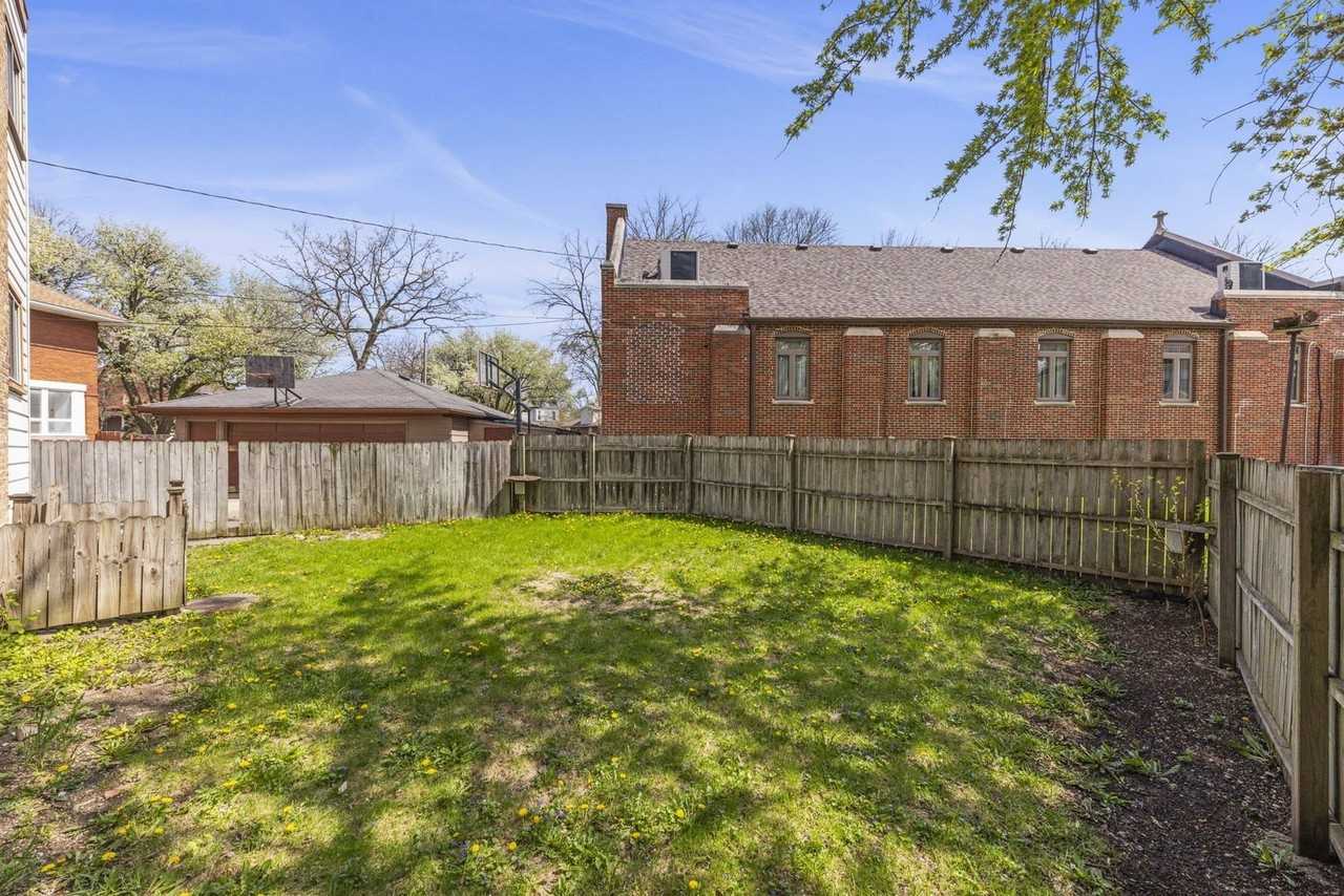 9118 Lincoln Ave Apt 1 #1 - Photo 5 of 7