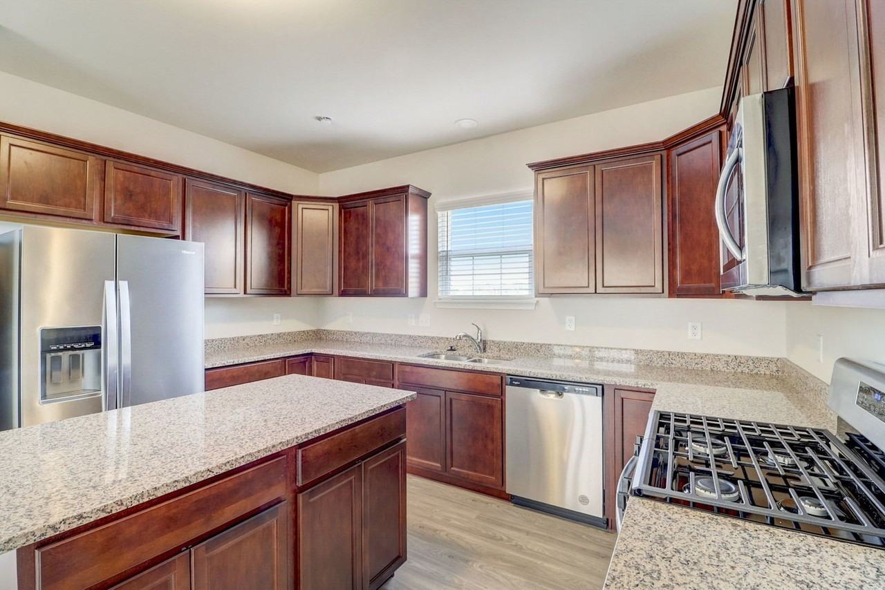 702 Station Blvd - Photo 6 of 50