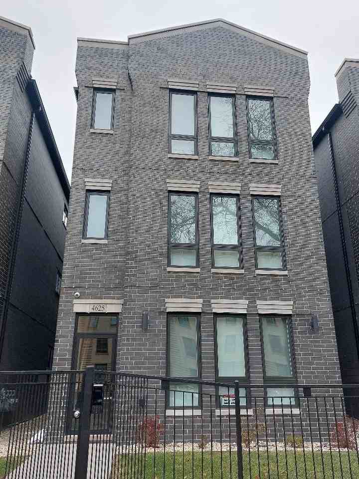 4625 S Michigan Ave Unit 2 #2