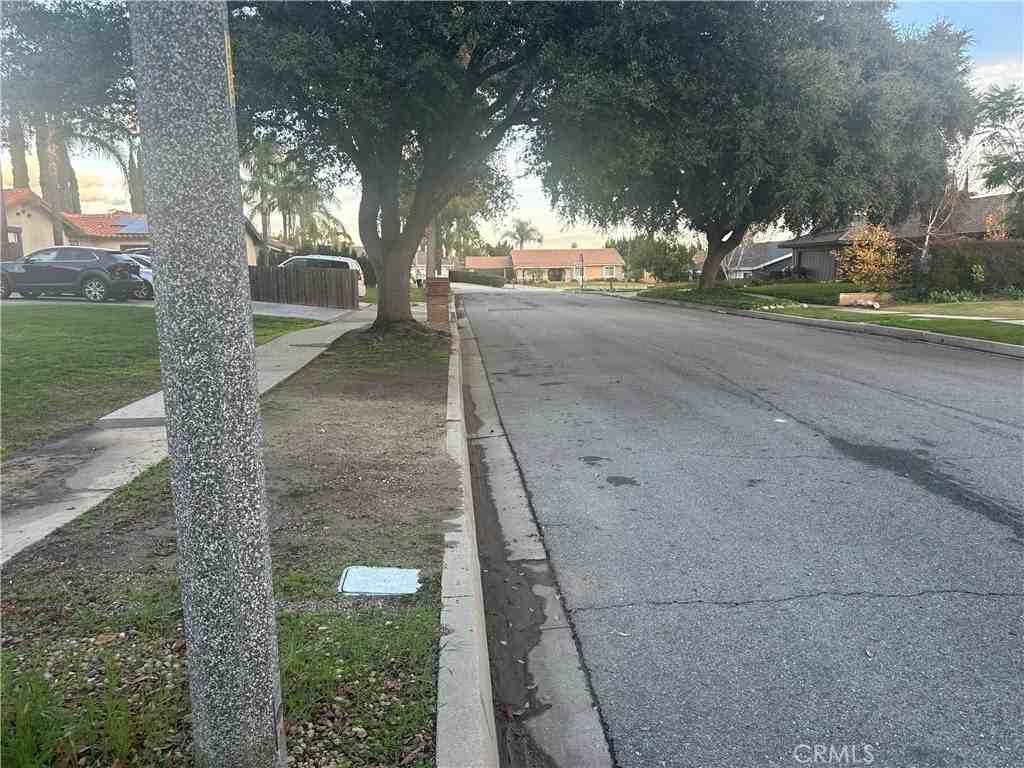 9370 Somerset Dr - Photo 5 of 24