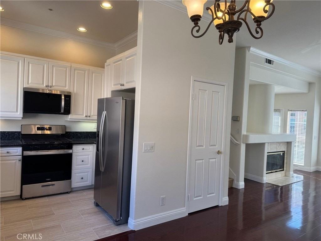 9 Torrigiani Aisle - Photo 3 of 27