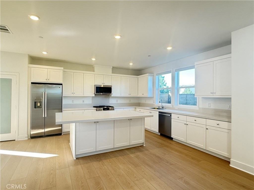 313 Proctor - Photo 4 of 24