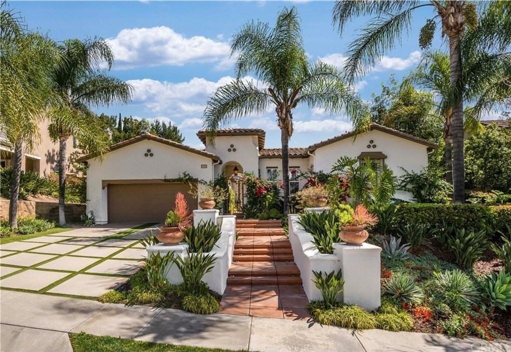 440 Tangerine Pl - Photo 2 of 24