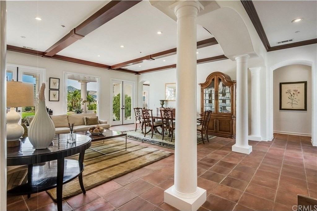 440 Tangerine Pl - Photo 4 of 24