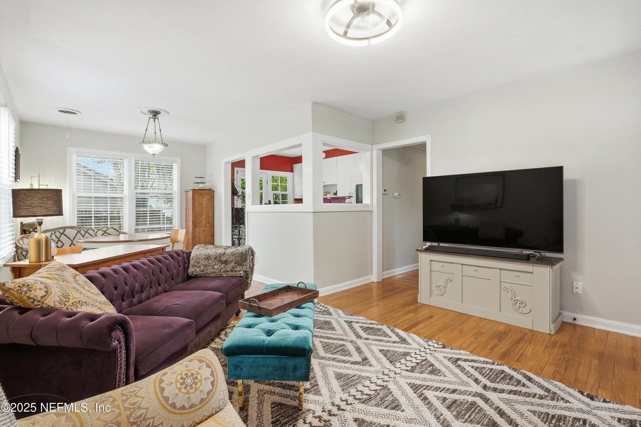 1602 Felch Ave - Photo 5 of 26