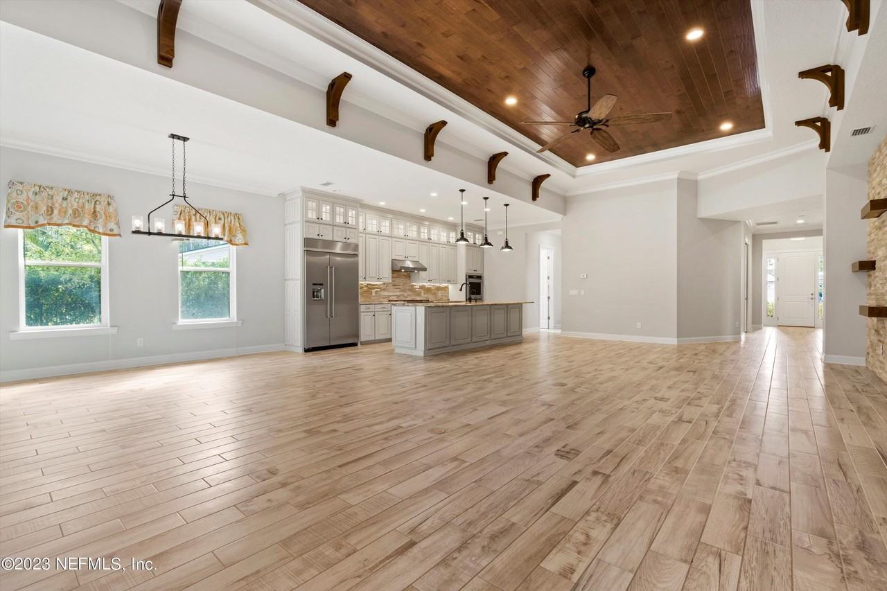 102 Pine Blossom Trl - Photo 5 of 37