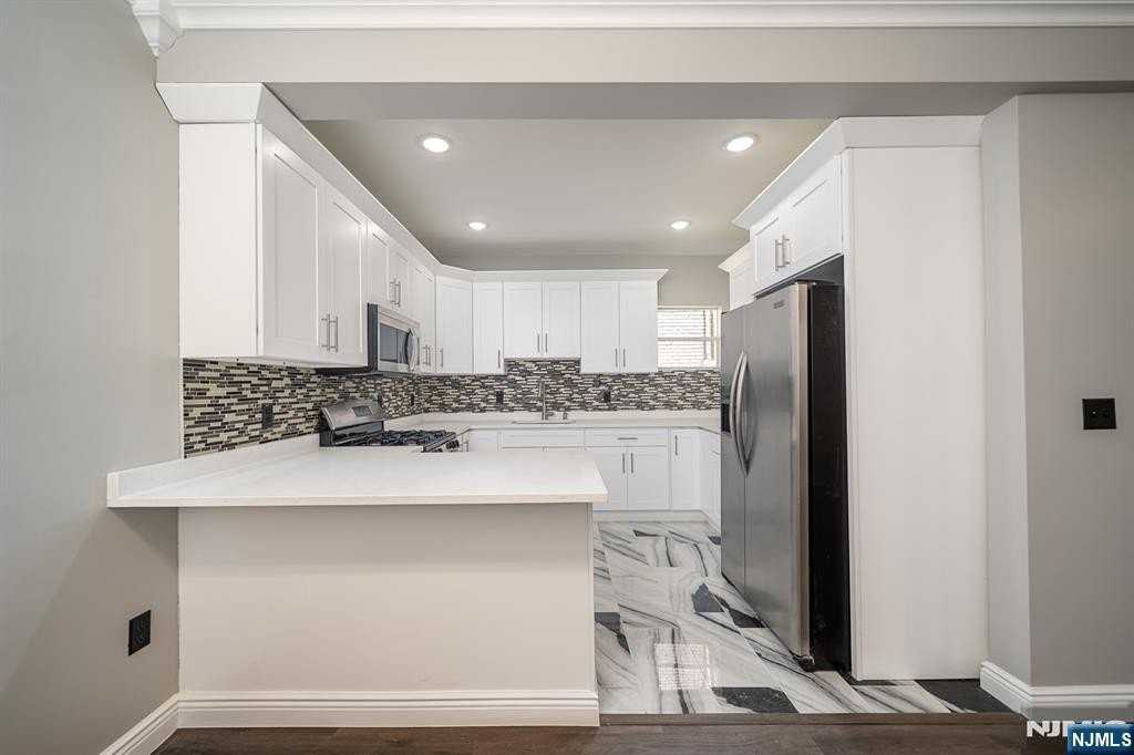 2033 Edwin Ave - Photo 2 of 10