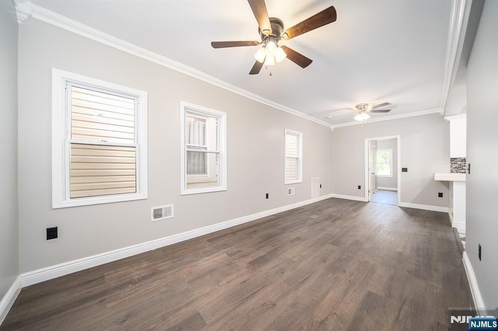 2033 Edwin Ave - Photo 4 of 10