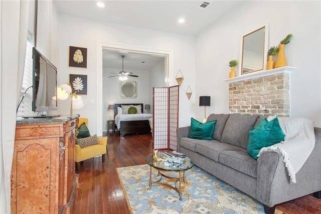 2924 Saint Peter St - Photo 2 of 11