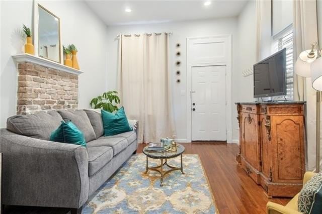 2924 Saint Peter St - Photo 3 of 11