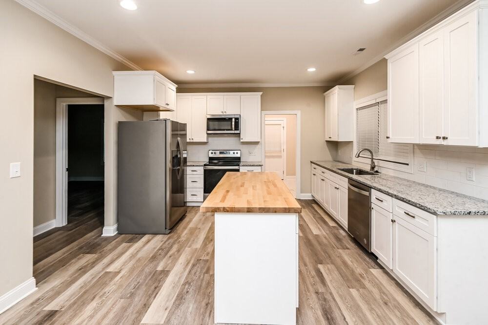 2118 Ravendale St - Photo 6 of 16