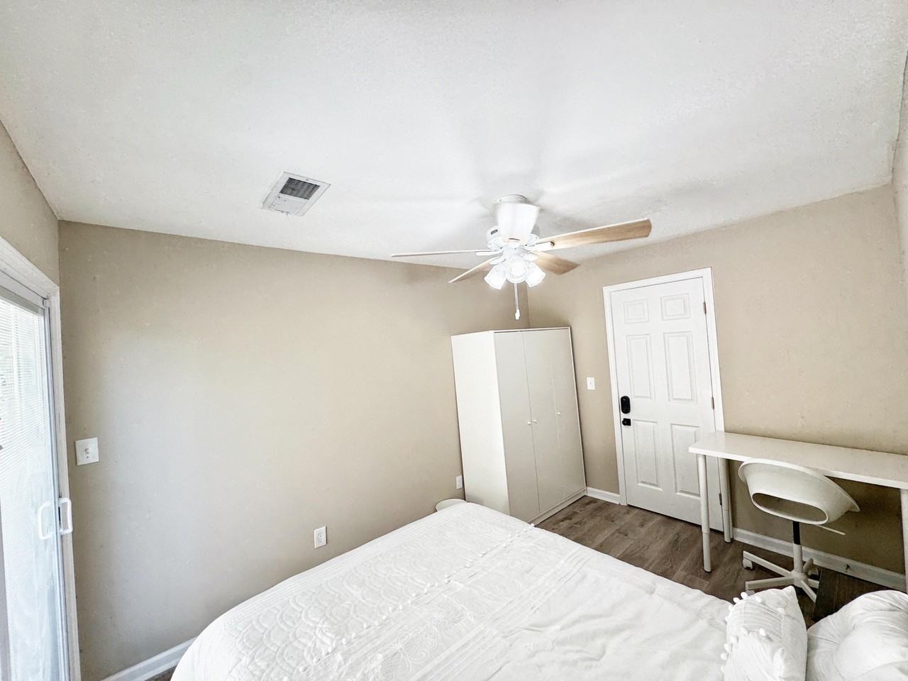 Browns Mill Rd Se - Photo 7 of 10