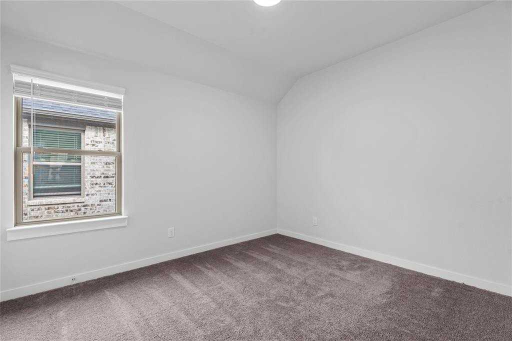 718 Parkside Dr - Photo 4 of 22