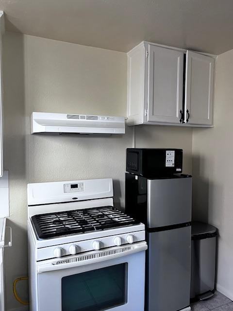 S Victoria Ave - Photo 2 of 10