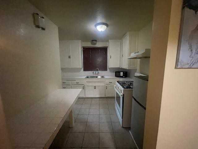 S Victoria Ave - Photo 3 of 10