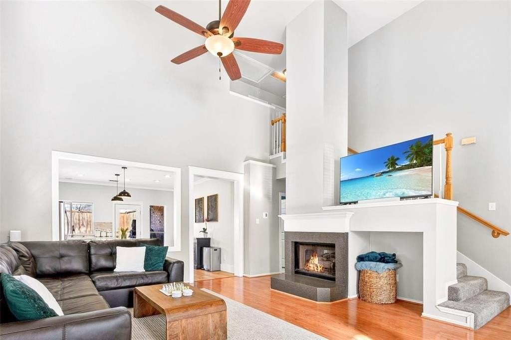 8217 Bulrush Dr - Photo 2 of 40