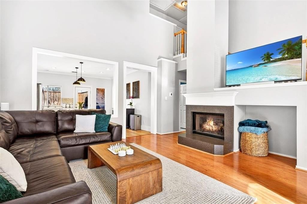 8217 Bulrush Dr - Photo 3 of 40