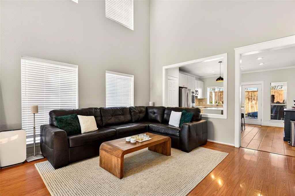 8217 Bulrush Dr - Photo 5 of 40