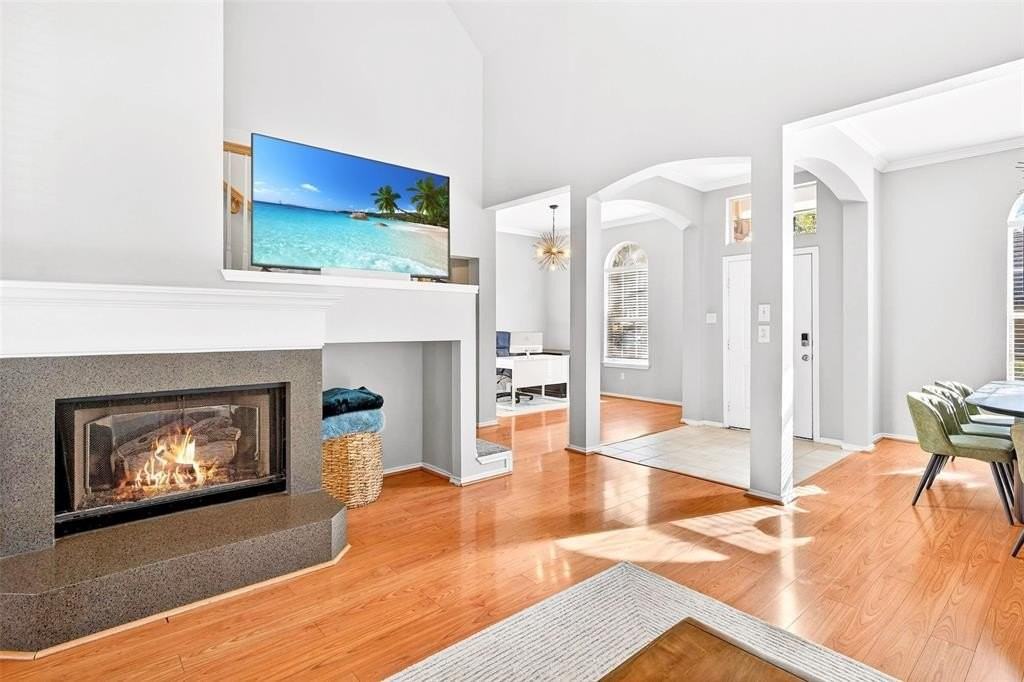 8217 Bulrush Dr - Photo 6 of 40