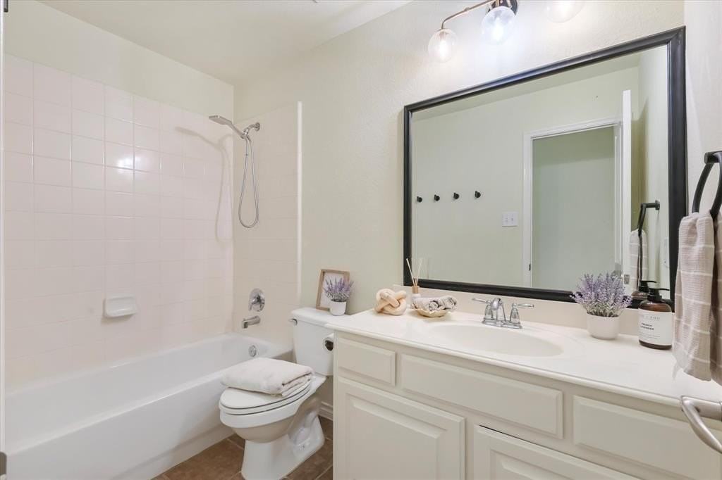 5917 Chisholm Trl - Photo 5 of 32