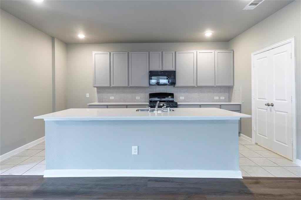 2069 Hartley Dr - Photo 4 of 27