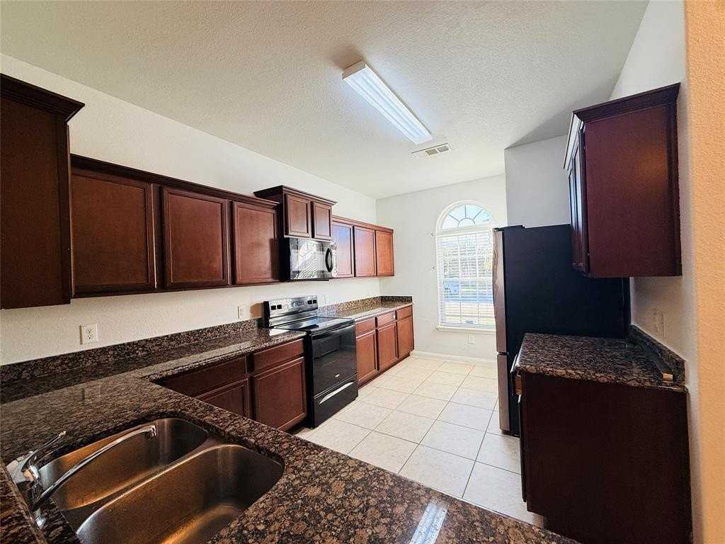 223 Magnolia Dr - Photo 5 of 29