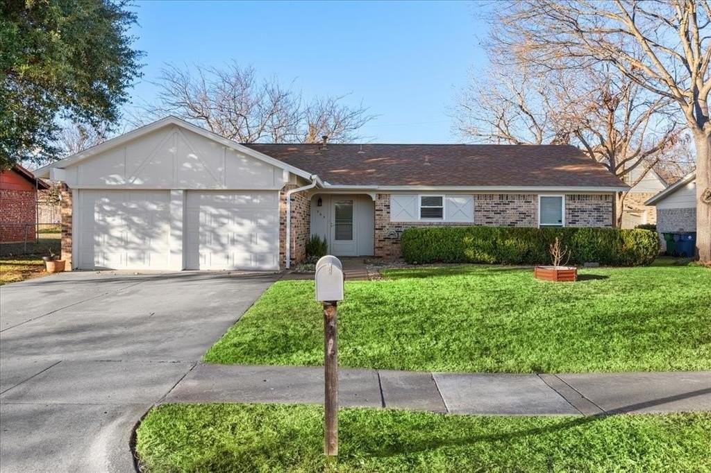 305 Hudson Ave - Photo 2 of 30