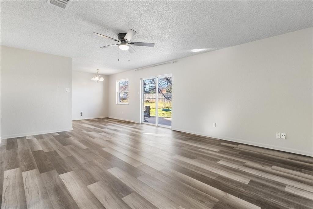 305 Hudson Ave - Photo 4 of 30