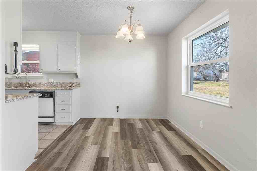 305 Hudson Ave - Photo 6 of 30