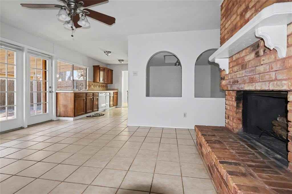 921 Middle Cove Dr - Photo 2 of 13