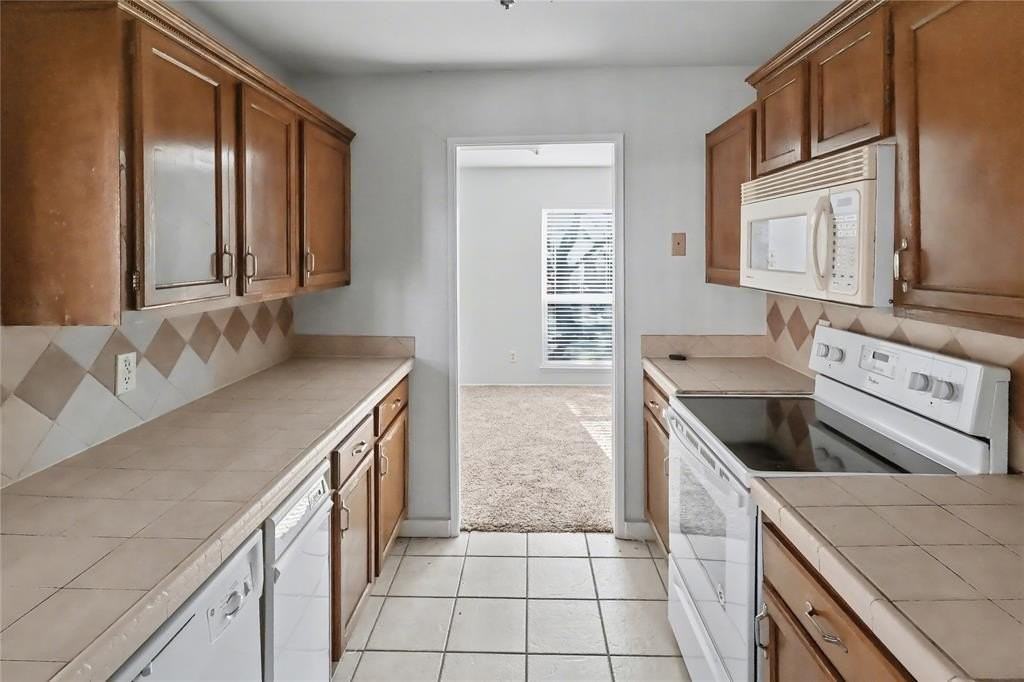 921 Middle Cove Dr - Photo 4 of 13