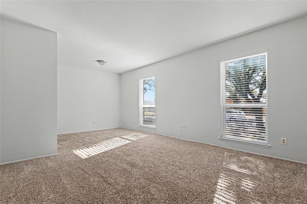 921 Middle Cove Dr - Photo 6 of 13