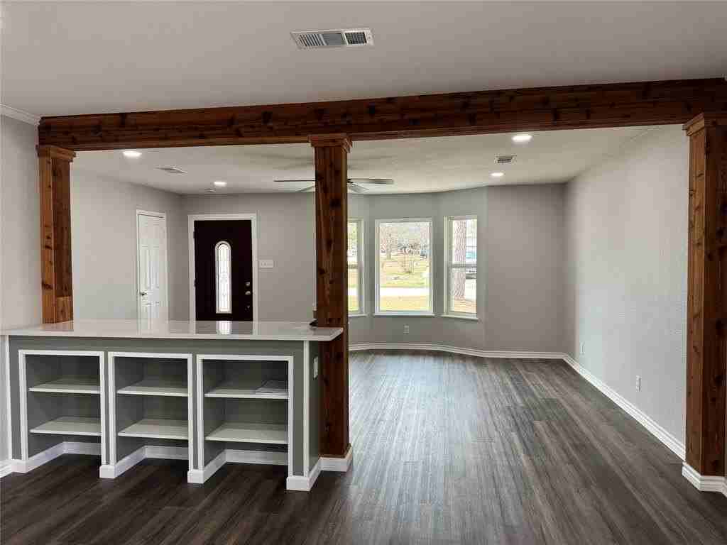 2500 Rolling Hills Dr - Photo 4 of 16