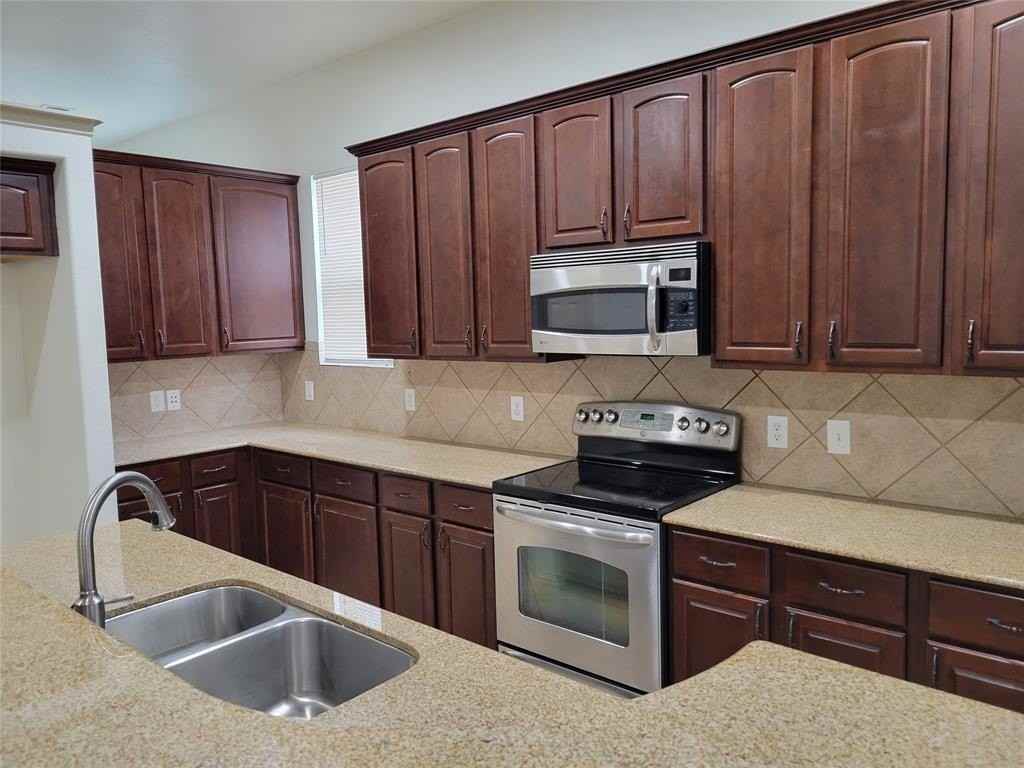 508 Hummingbird Dr - Photo 4 of 14