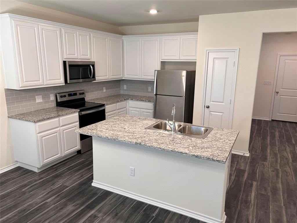 716 E 5th St - Photo 3 of 21