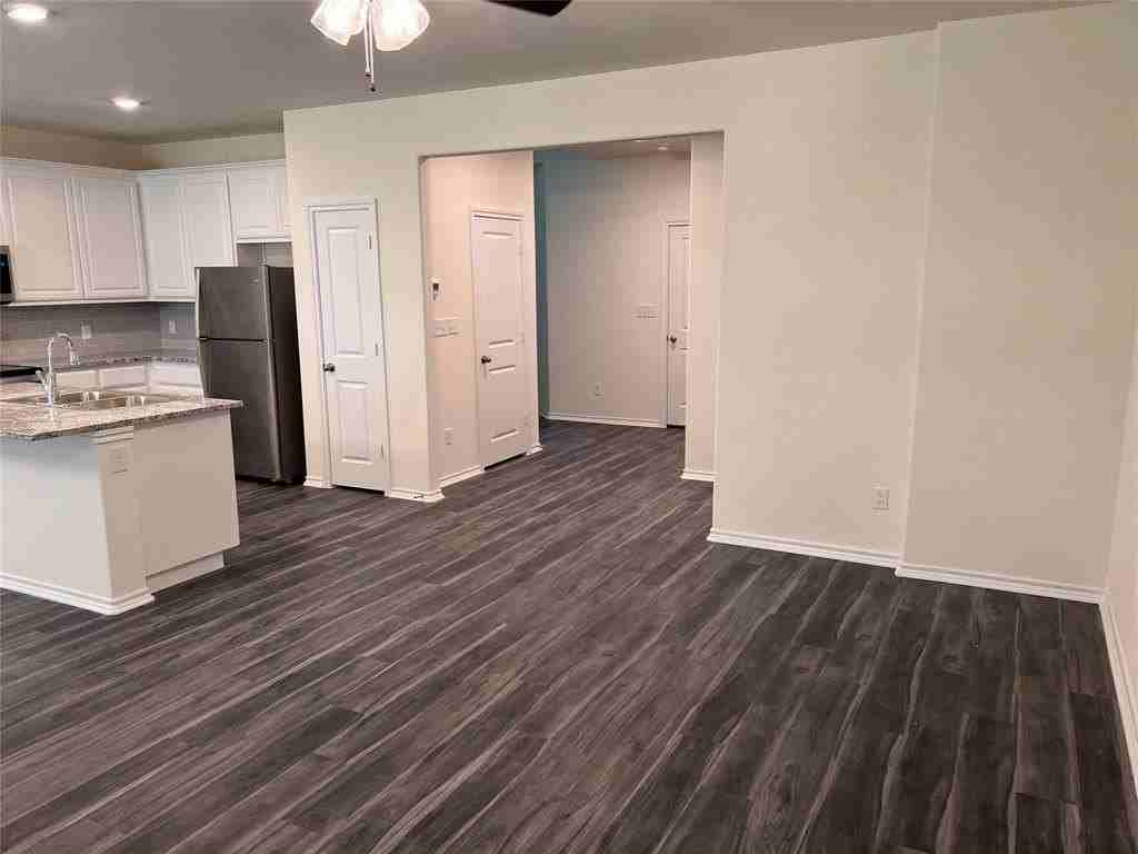 716 E 5th St - Photo 6 of 21