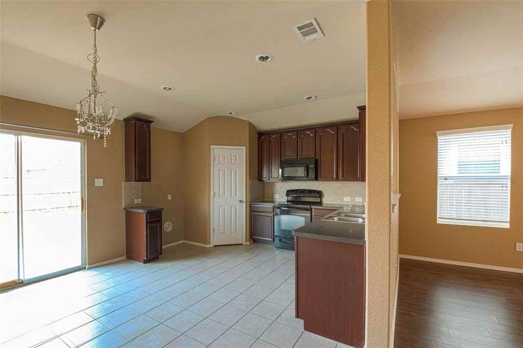 590 Arthur Dr - Photo 4 of 4