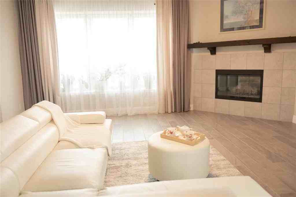 4147 Lagoon Pl - Photo 5 of 24