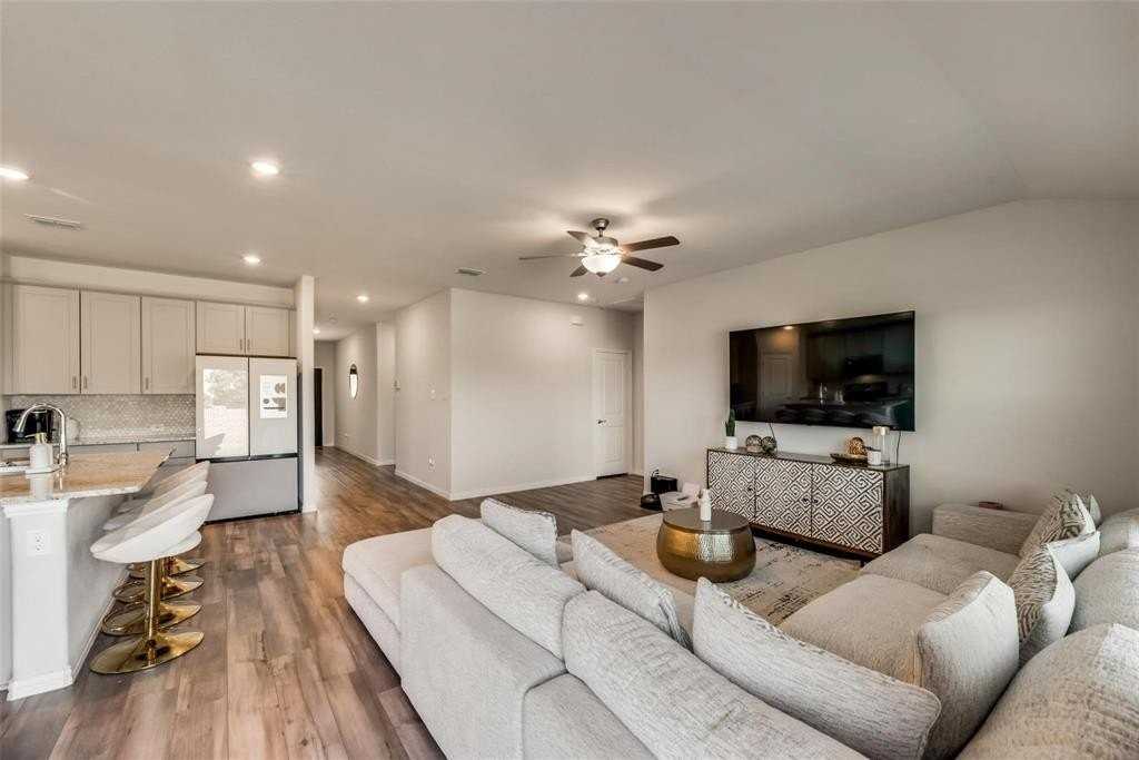 3320 Chasemoor Dr - Photo 6 of 16