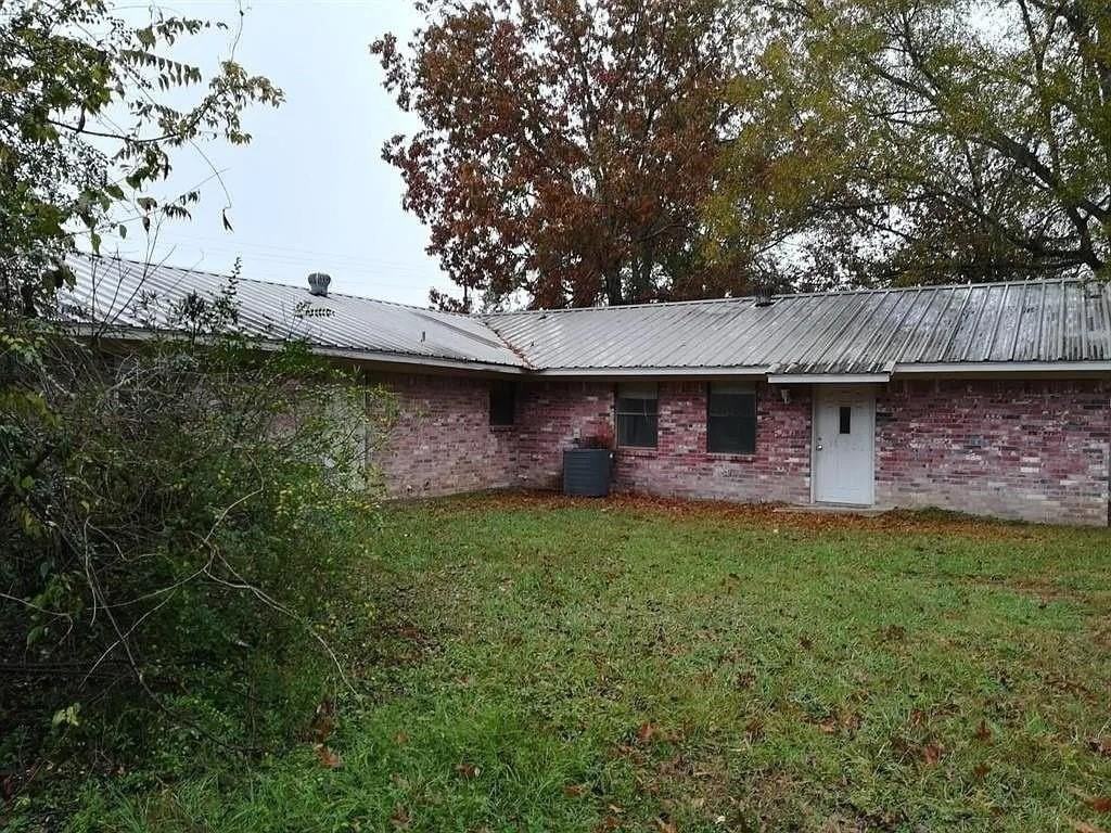 1214 Martin Luther King Dr - Photo 3 of 11