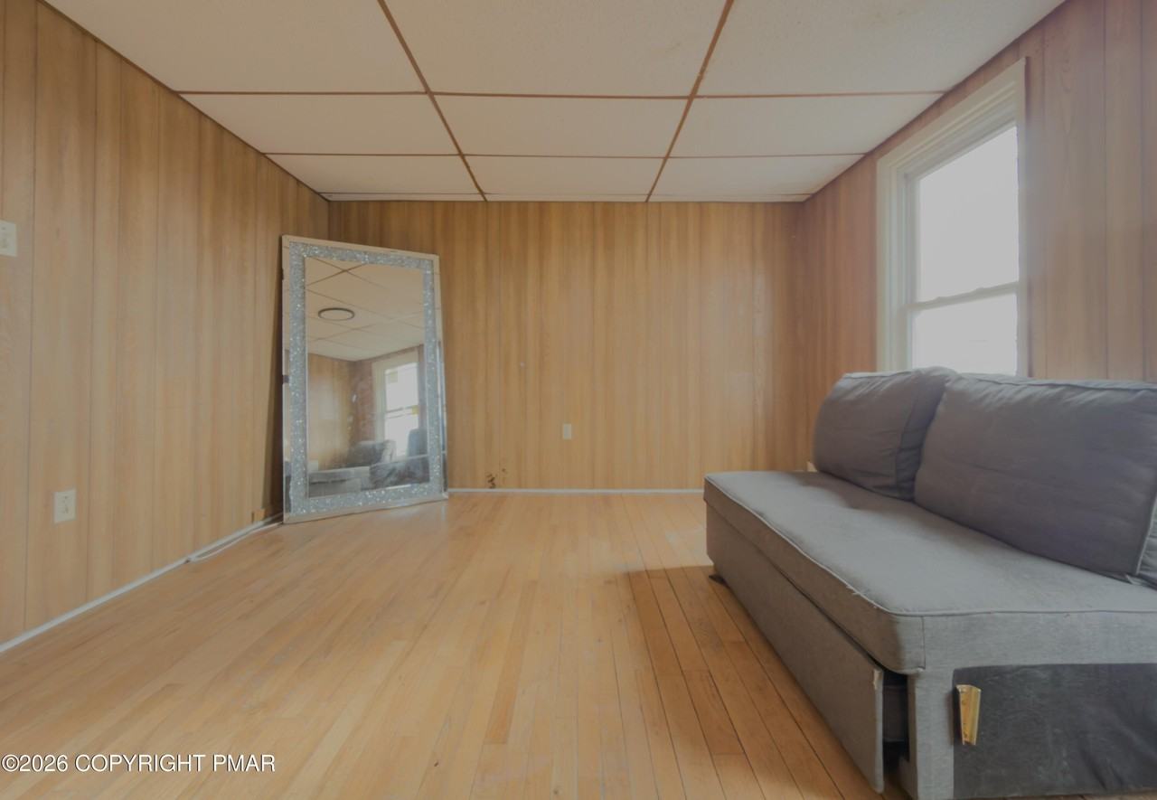 441 W Spruce St - Photo 2 of 9