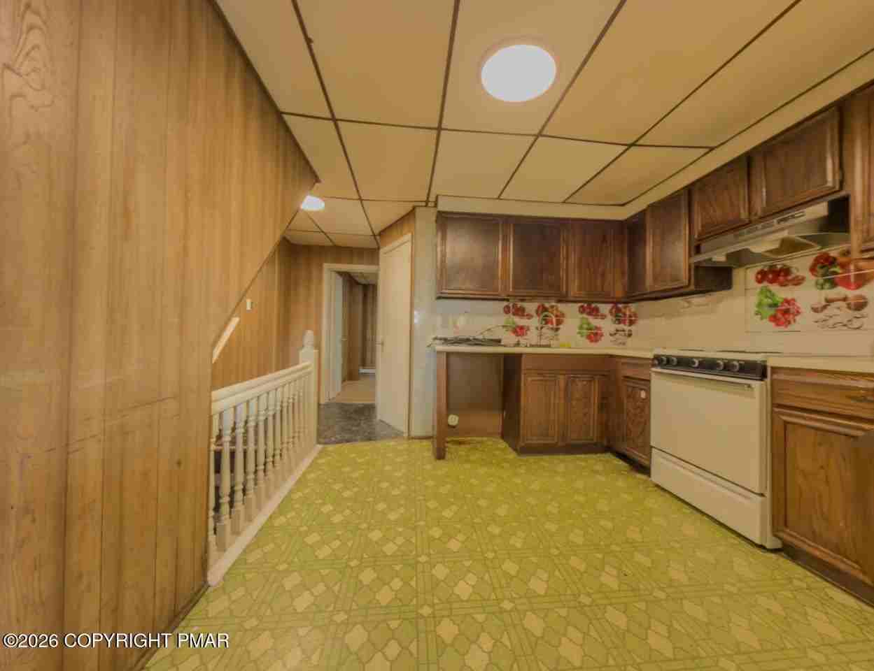 441 W Spruce St - Photo 4 of 9