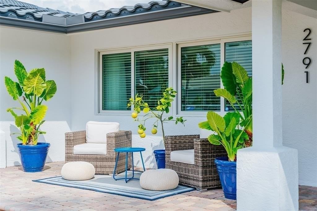 2791 Ne 9th Ct - Photo 2 of 39