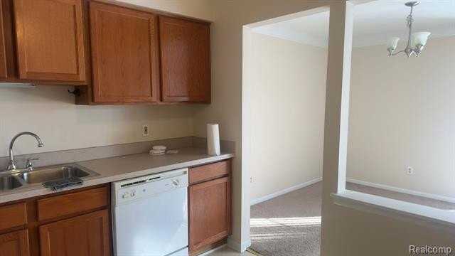 433 Fox Hills Dr S - Photo 4 of 17